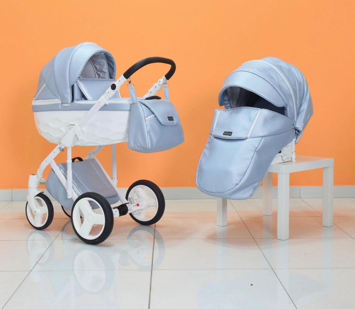 Комбинирана количка Grand Model 3 в 1 светлосиньо с бяло